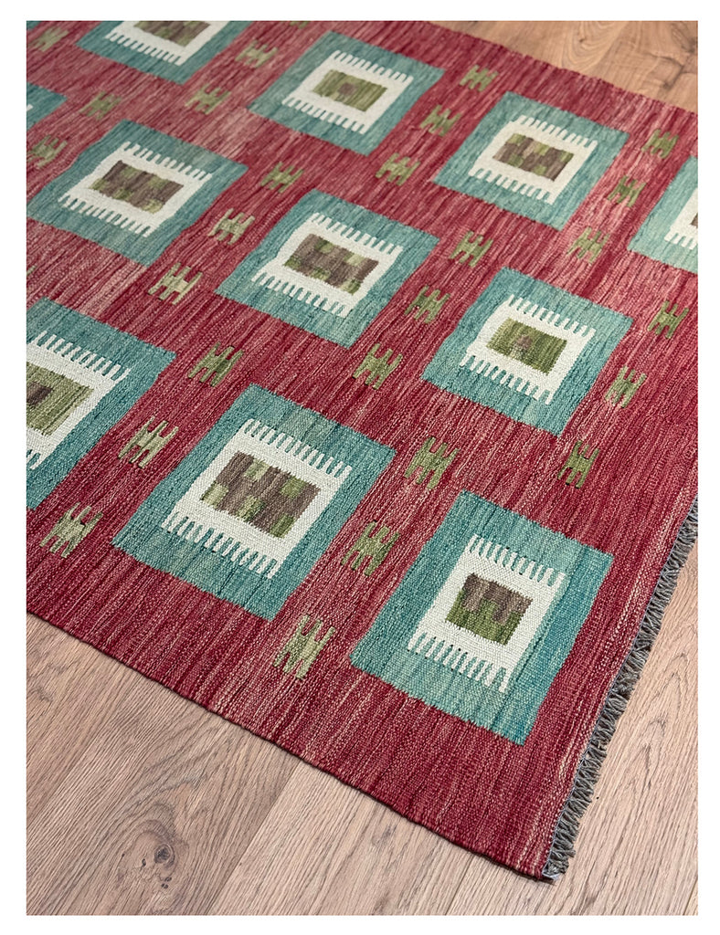 SCANDINAVIAN KILIM RUG - 176cm x 127cm (5’9 x 4'2)