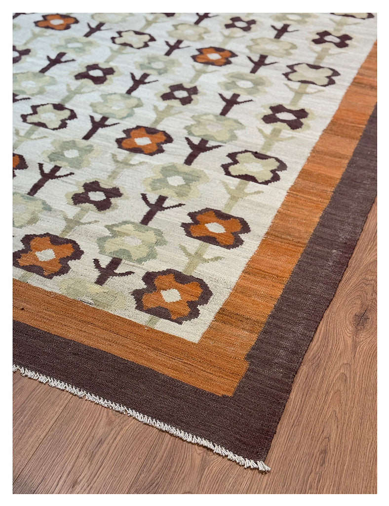 Scandinavian Kilim | 304cm x 250cm | Scandinavian Design | Emma Mellor