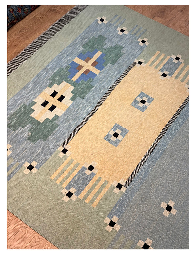 Scandinavian Kilim | 370cm x 246cm | Swedish Kilim Rugs | Emma Mellor